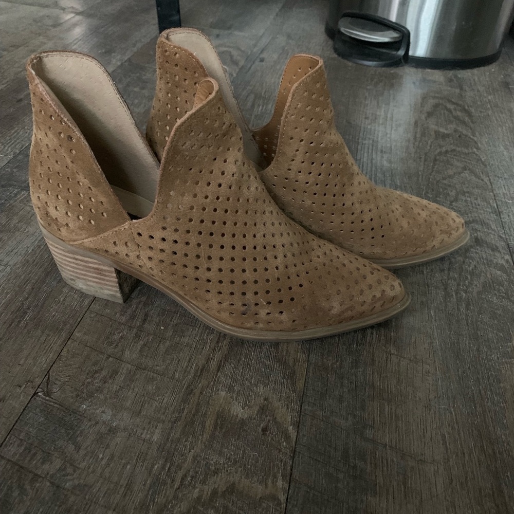 Steven By Steve Madden Camel Booties